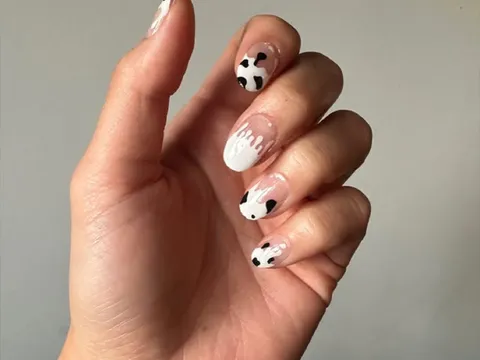 EZ NAILS 